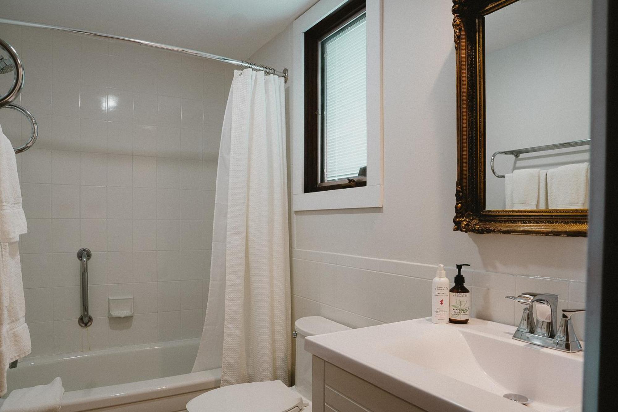 The Kent Motel Niagara-on-the-Lake Екстер'єр фото